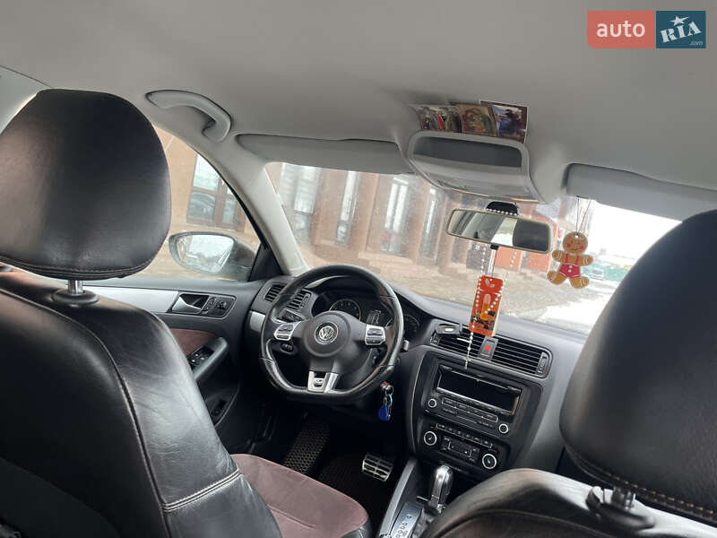 Седан Volkswagen Jetta 2012 в Тернополі