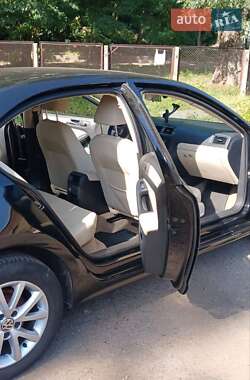 Седан Volkswagen Jetta 2011 в  фото 10 Седан Volkswagen Jetta 2011 в