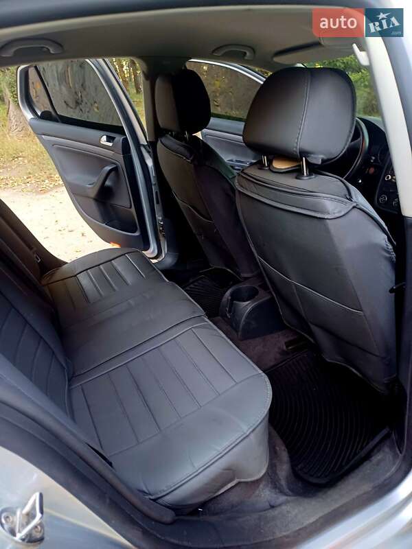 Седан Volkswagen Jetta 2005 в Ахтырке