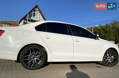 Седан Volkswagen Jetta 2012 в 