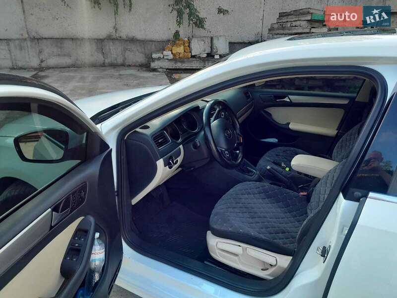 Седан Volkswagen Jetta 2016 в Миколаєві