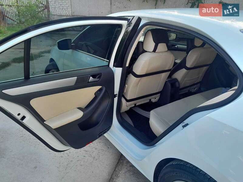 Седан Volkswagen Jetta 2016 в Миколаєві