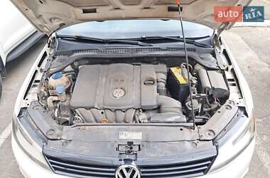 Седан Volkswagen Jetta 2010 в  фото 4 Седан Volkswagen Jetta 2010 в