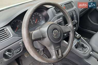 Седан Volkswagen Jetta 2010 в  фото 13 Седан Volkswagen Jetta 2010 в