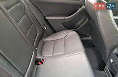 Седан Volkswagen Jetta 2010 в  фото 28 Седан Volkswagen Jetta 2010 в