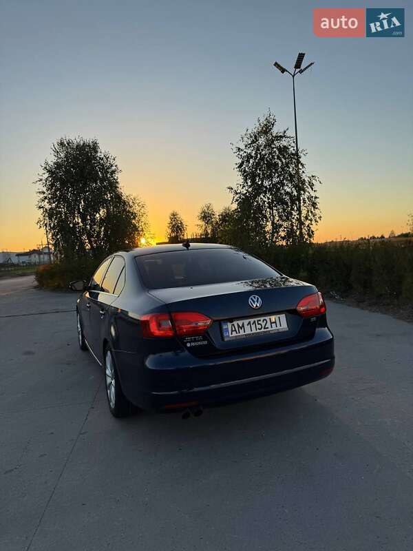 Седан Volkswagen Jetta 2014 в Коростене