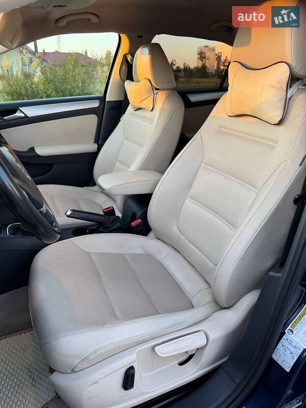 Седан Volkswagen Jetta 2014 в Коростене