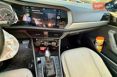 Седан Volkswagen Jetta 2018 в 