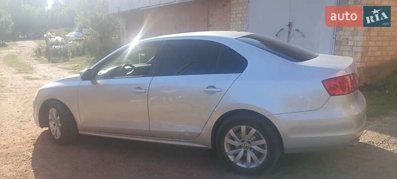 Седан Volkswagen Jetta 2011 в Ромнах