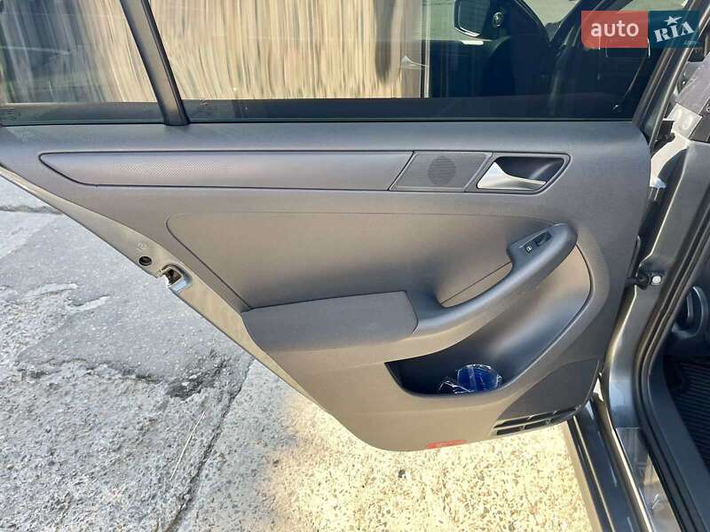 Седан Volkswagen Jetta 2011 в Харькове