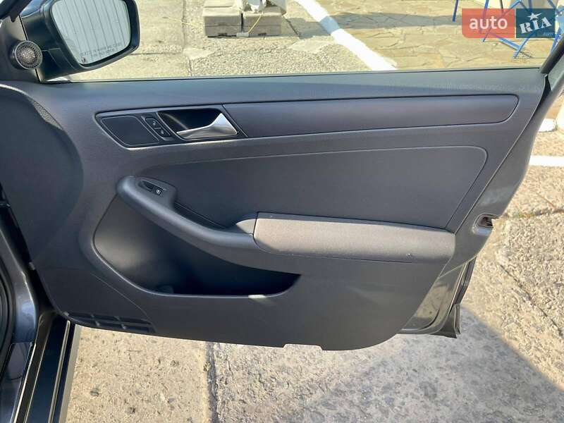 Седан Volkswagen Jetta 2011 в Харькове