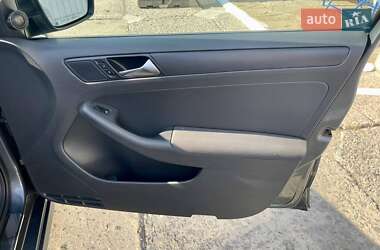 Седан Volkswagen Jetta 2011 в 