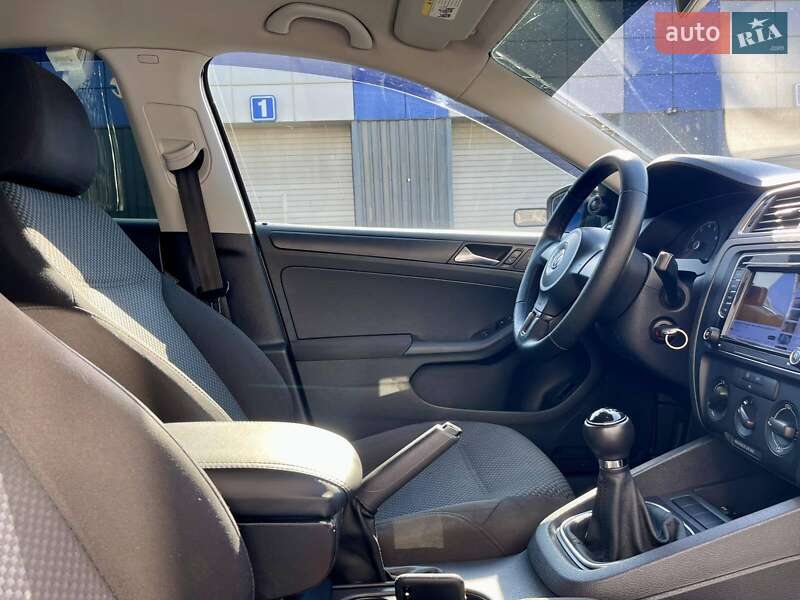 Седан Volkswagen Jetta 2011 в Харькове