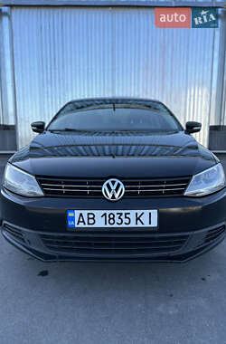 Седан Volkswagen Jetta 2013 в 