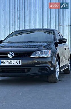 Седан Volkswagen Jetta 2013 в 