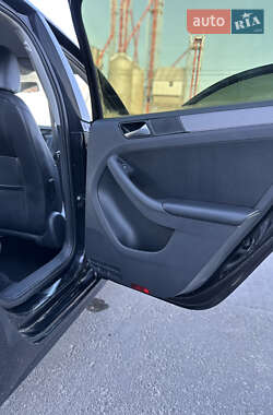 Седан Volkswagen Jetta 2013 в 
