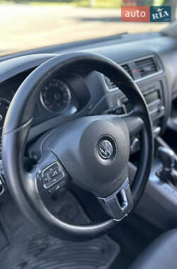 Седан Volkswagen Jetta 2013 в 