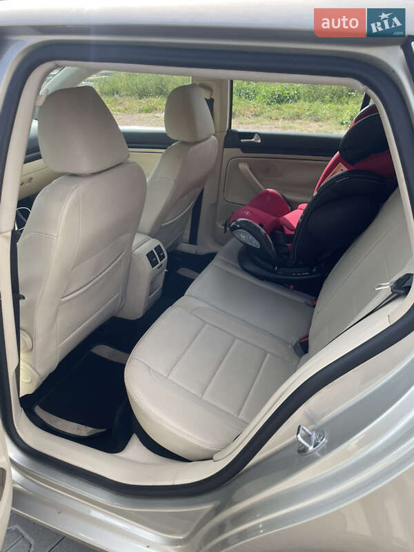 Універсал Volkswagen Jetta 2013 в Києві