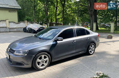 Седан Volkswagen Jetta 2013 в Львові