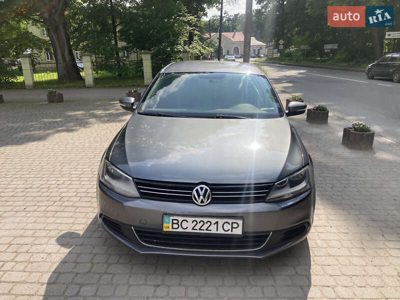 Седан Volkswagen Jetta 2013 в Львове