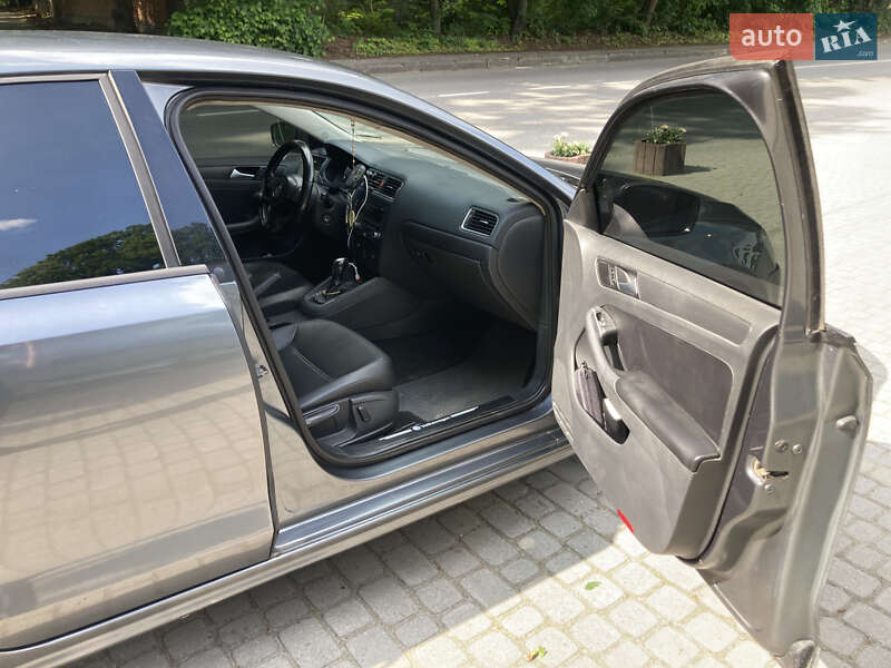 Седан Volkswagen Jetta 2013 в Львове
