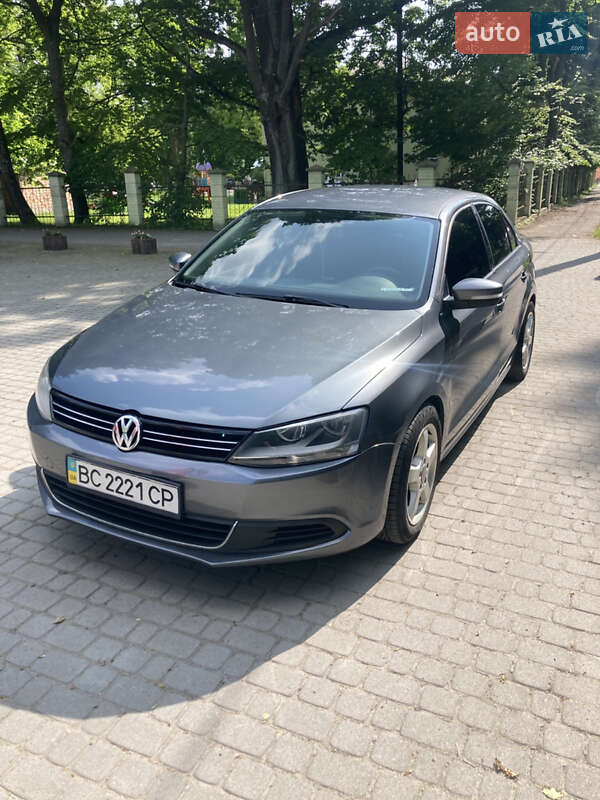 Седан Volkswagen Jetta 2013 в Львове