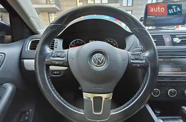 Седан Volkswagen Jetta 2013 в 