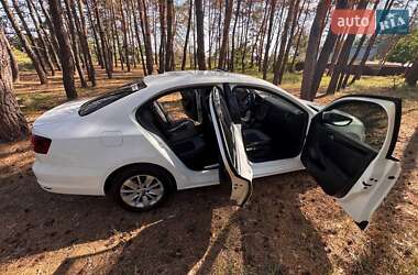 Седан Volkswagen Jetta 2016 в 