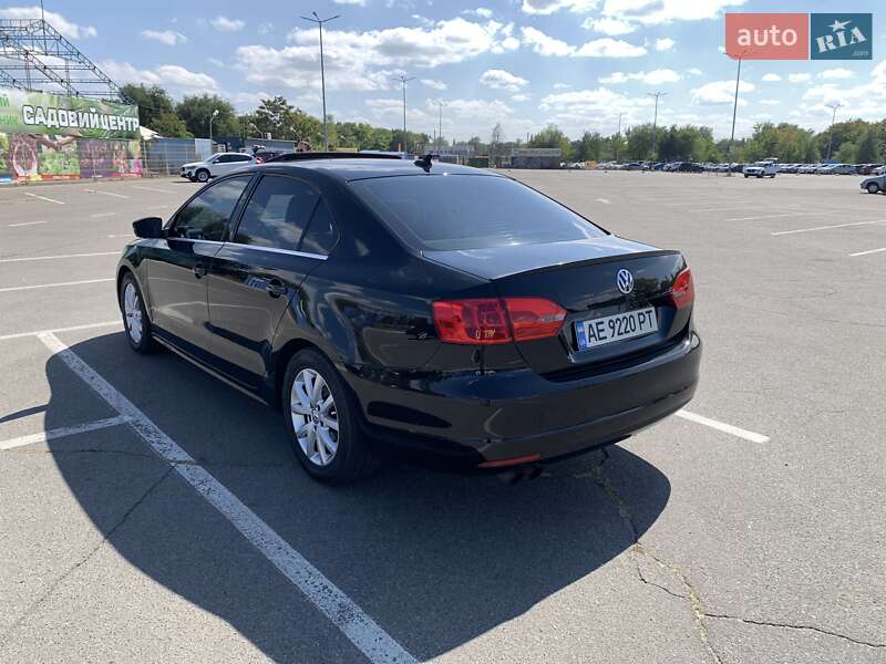 Седан Volkswagen Jetta 2014 в Дніпрі