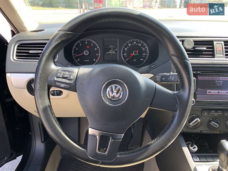 Седан Volkswagen Jetta 2014 в Дніпрі