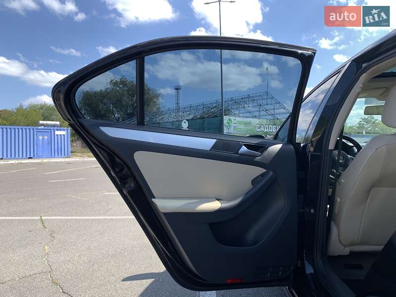 Седан Volkswagen Jetta 2014 в Дніпрі