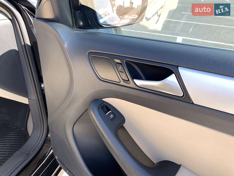 Седан Volkswagen Jetta 2014 в Дніпрі