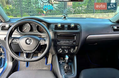 Седан Volkswagen Jetta 2014 в 