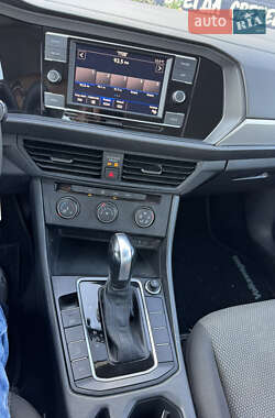 Седан Volkswagen Jetta 2021 в 