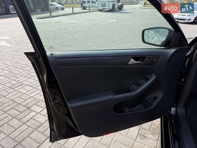 Седан Volkswagen Jetta 2014 в Каменском фото 14 Седан Volkswagen Jetta 2014 в Каменском