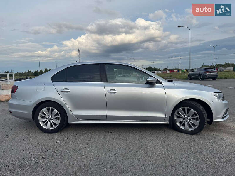 Седан Volkswagen Jetta 2016 в Львове