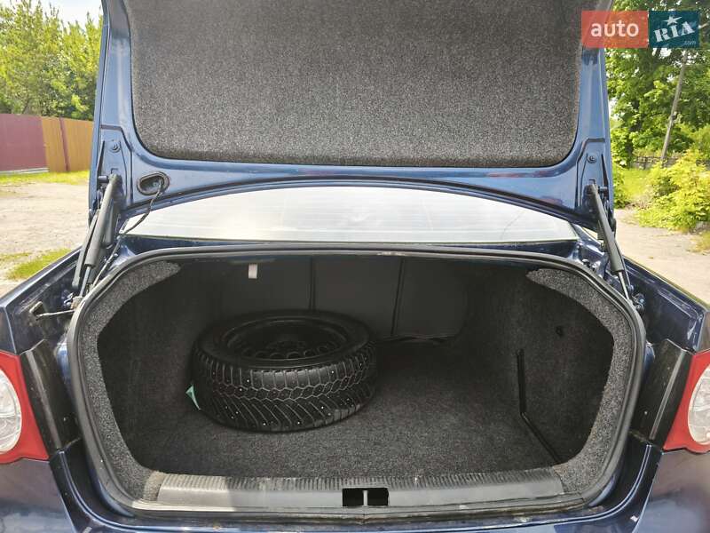 Седан Volkswagen Jetta 2008 в Городні