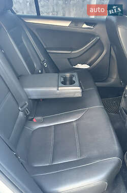 Седан Volkswagen Jetta 2013 в 