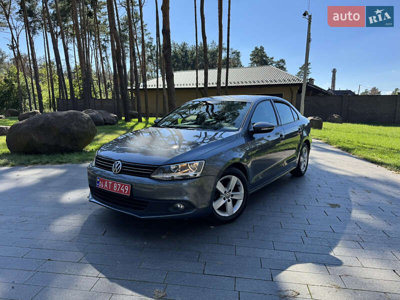 Седан Volkswagen Jetta 2011 в Житомире