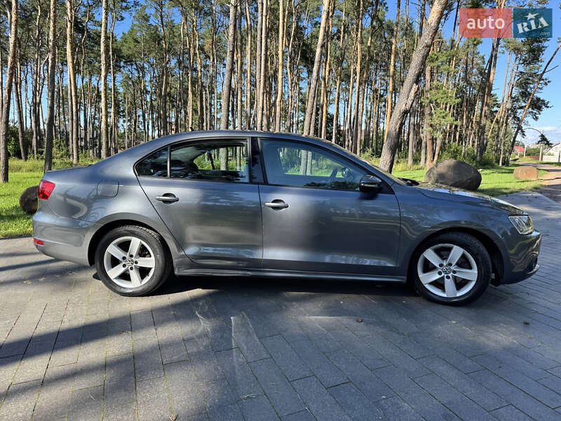 Седан Volkswagen Jetta 2011 в Житомире