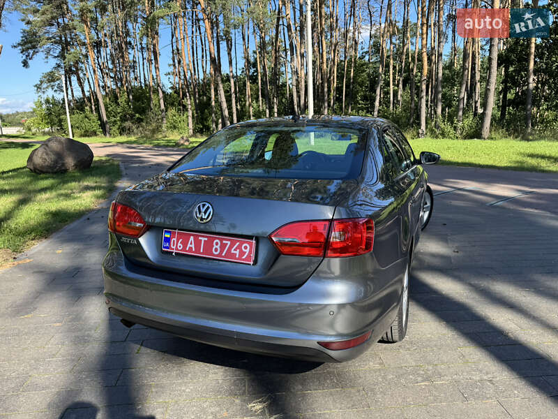 Седан Volkswagen Jetta 2011 в Житомире