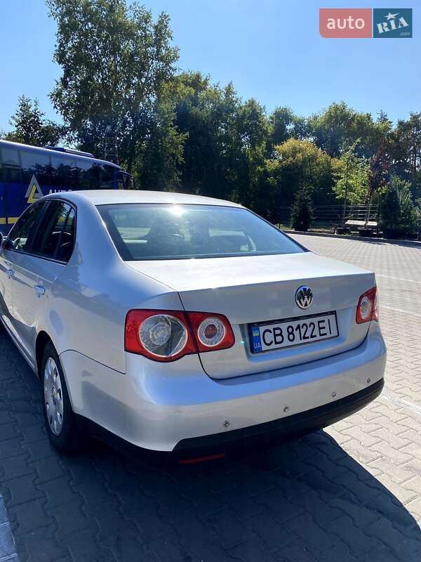 Седан Volkswagen Jetta 2006 в Чернігові