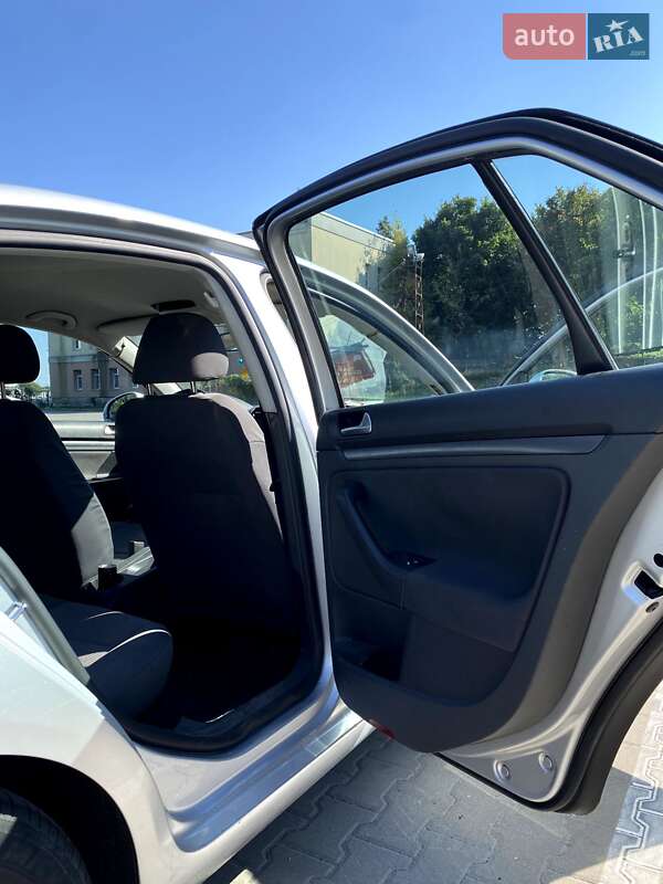 Седан Volkswagen Jetta 2006 в Чернігові