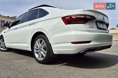 Седан Volkswagen Jetta 2019 в 