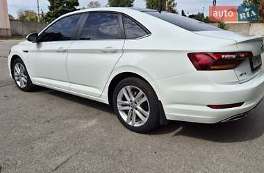 Седан Volkswagen Jetta 2019 в 