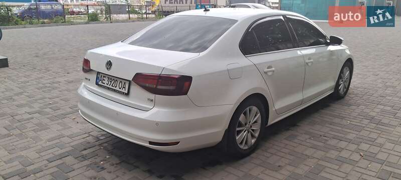 Седан Volkswagen Jetta 2016 в Дніпрі
