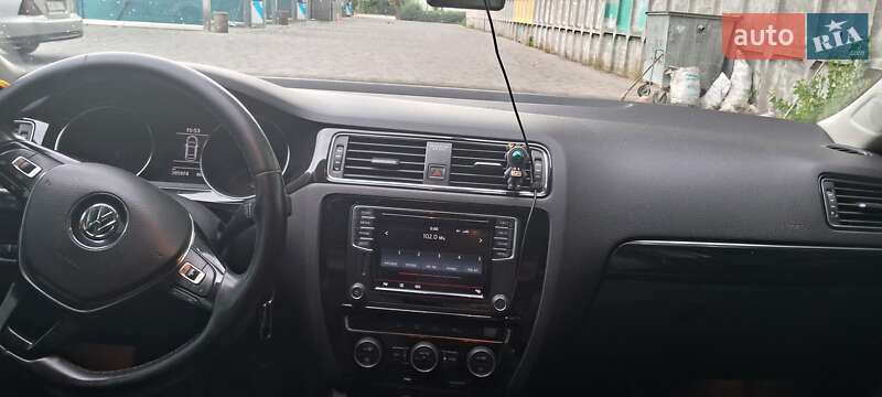 Седан Volkswagen Jetta 2016 в Дніпрі