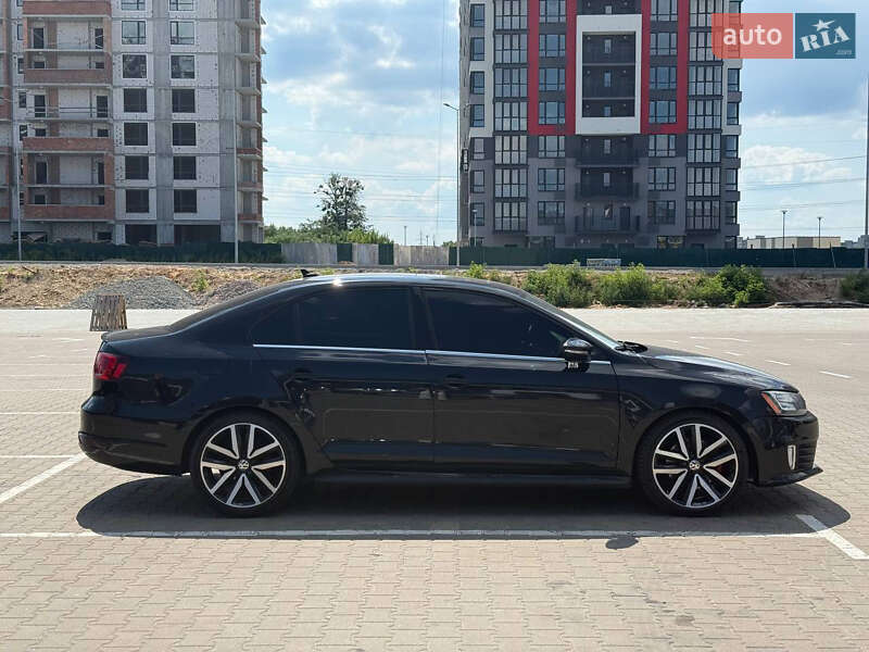 Седан Volkswagen Jetta 2013 в Києві