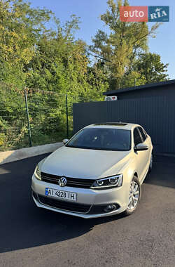 Седан Volkswagen Jetta 2010 в Києві