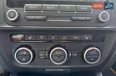 Седан Volkswagen Jetta 2012 в 